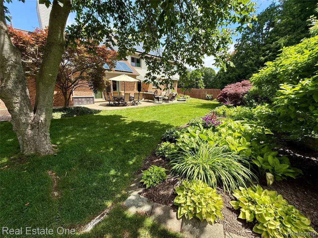 863 Superior Drive Troy City MI 48084