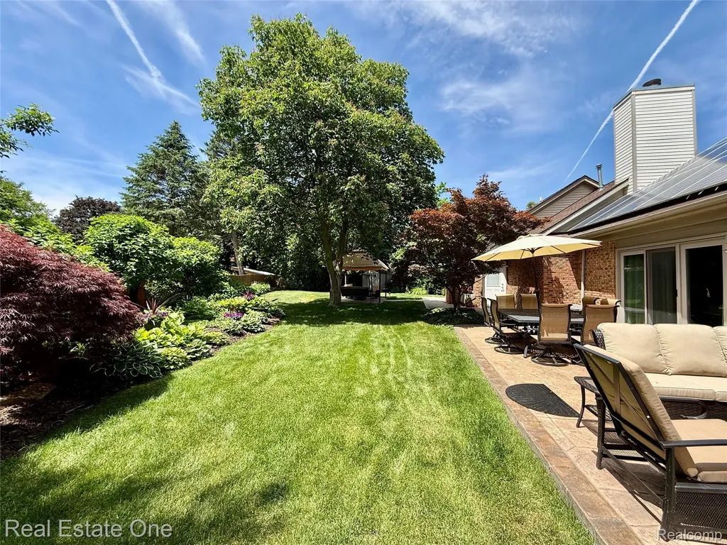 863 Superior Drive Troy City MI 48084