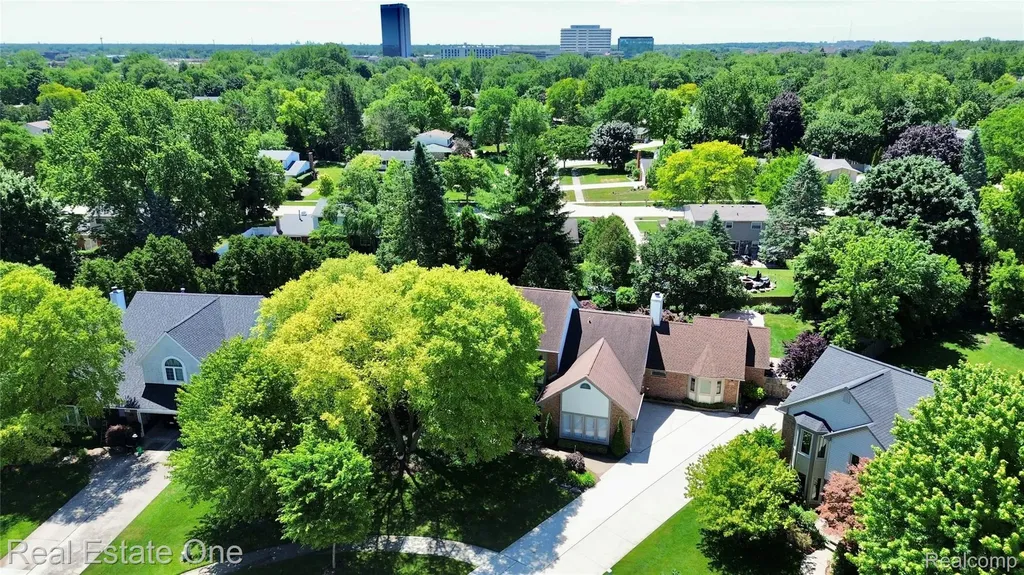 863 Superior Drive Troy City MI 48084