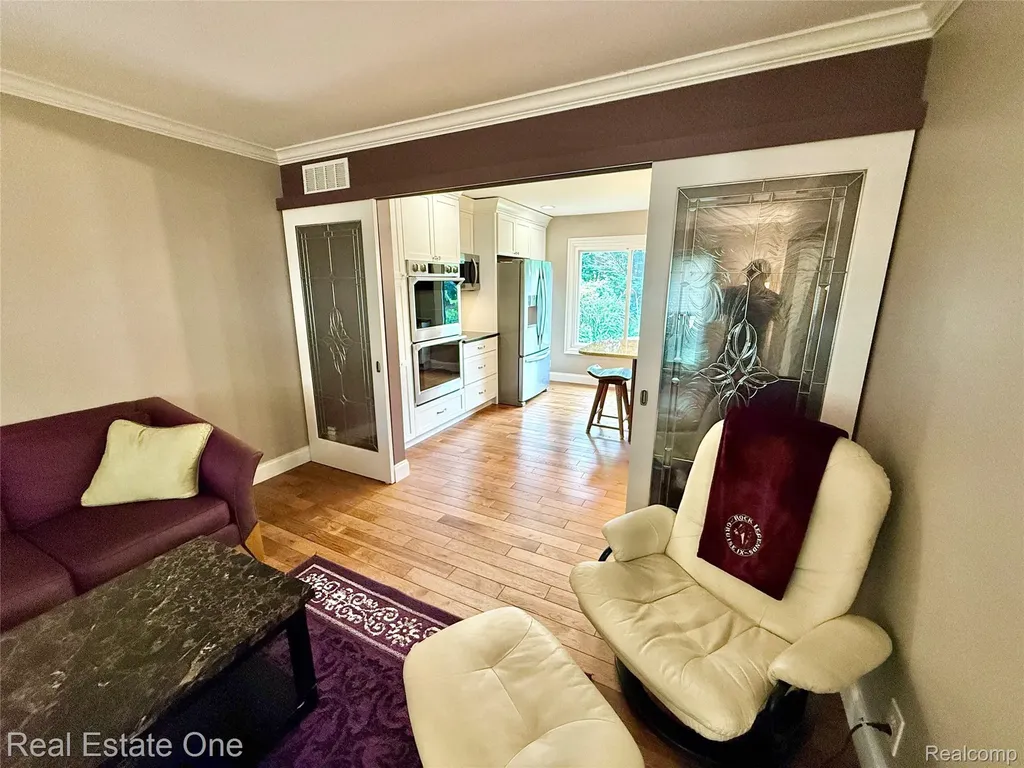 863 Superior Drive Troy City MI 48084