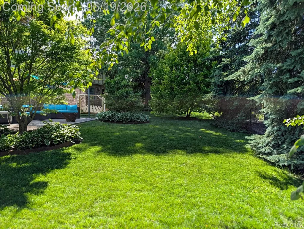 16883 Kenneth Drive Macomb Township MI 48044