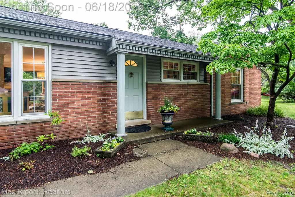 6799 E Dartmoor Road West Bloomfield Charter Township MI 48322