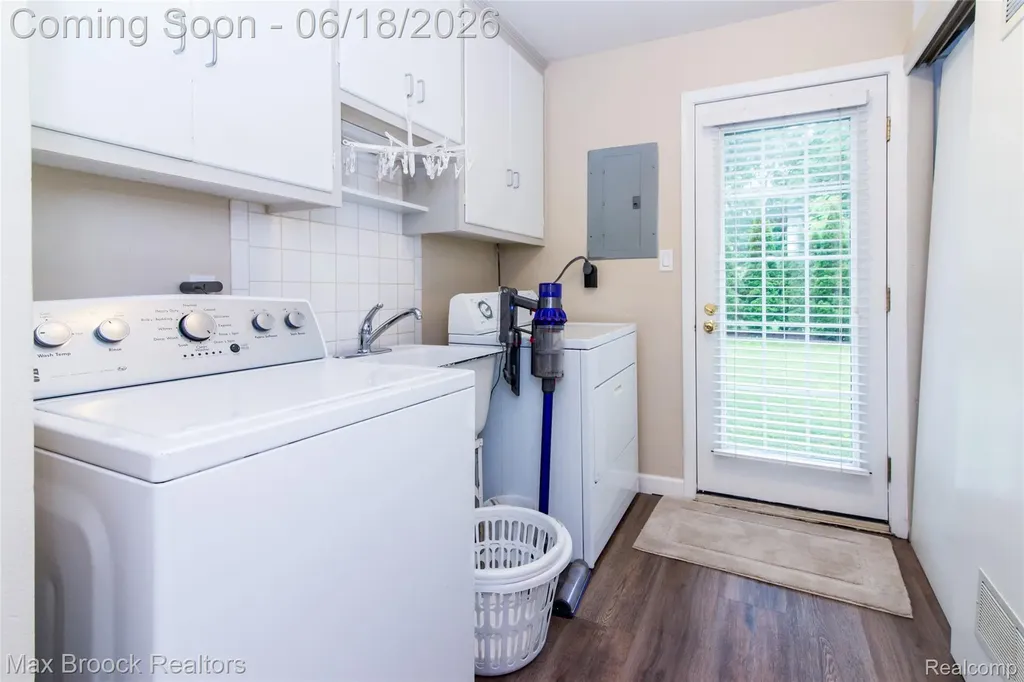 6799 E Dartmoor Road West Bloomfield Charter Township MI 48322