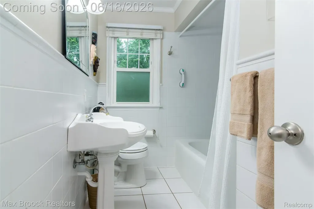 6799 E Dartmoor Road West Bloomfield Charter Township MI 48322