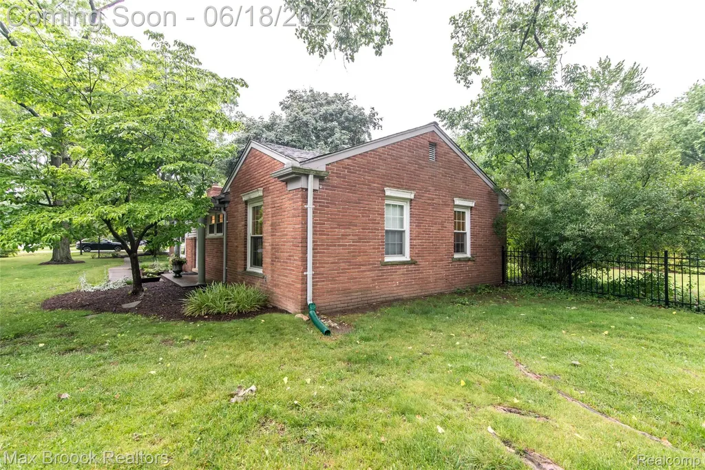 6799 E Dartmoor Road West Bloomfield Charter Township MI 48322