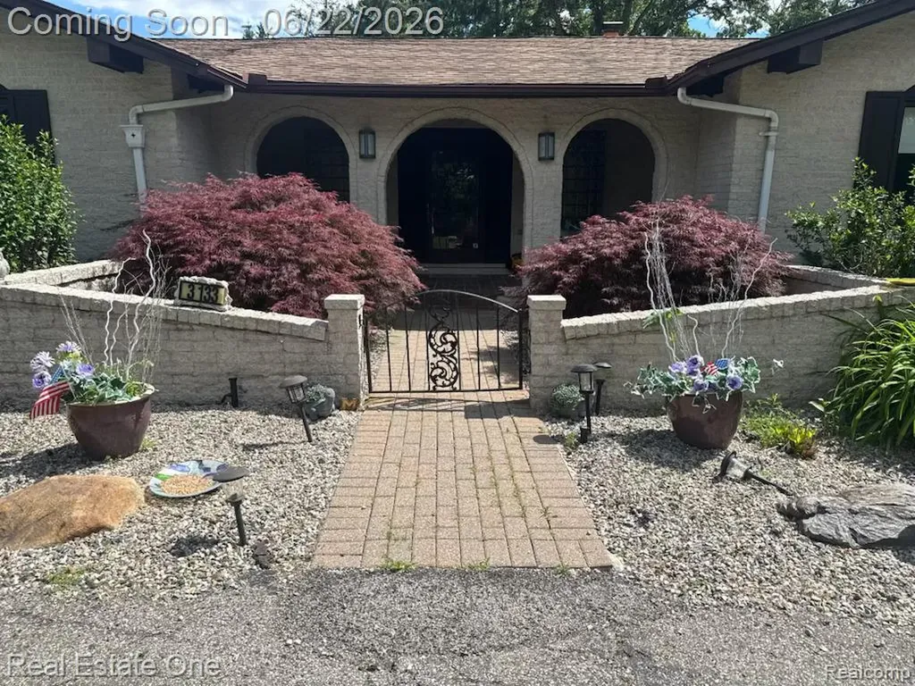 3133 Hartslock Woods Drive West Bloomfield Charter Township MI 48322