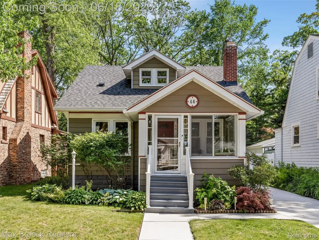 44 Kensington Boulevard Pleasant Ridge City MI 48069