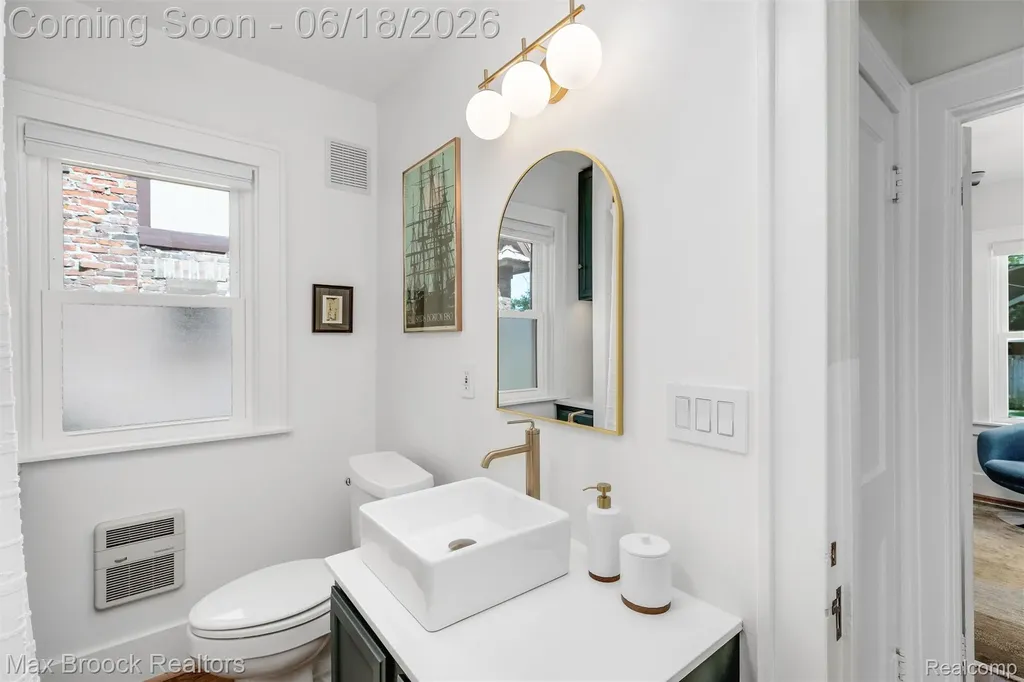 44 Kensington Boulevard Pleasant Ridge City MI 48069