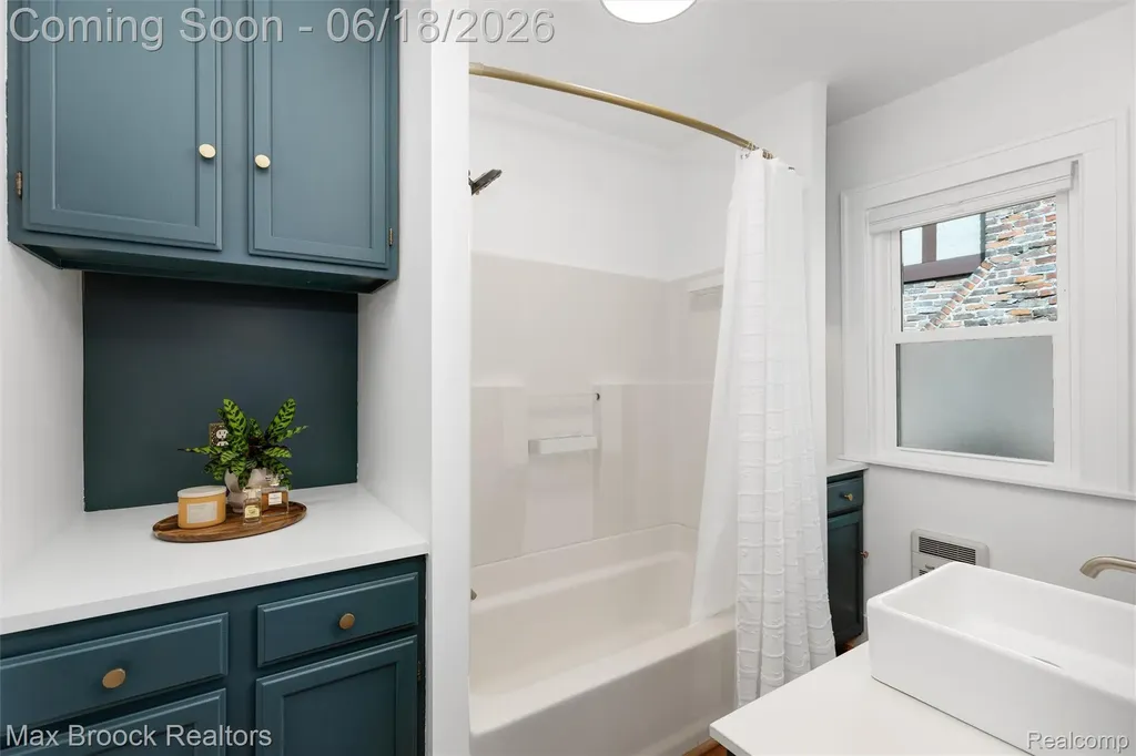 44 Kensington Boulevard Pleasant Ridge City MI 48069