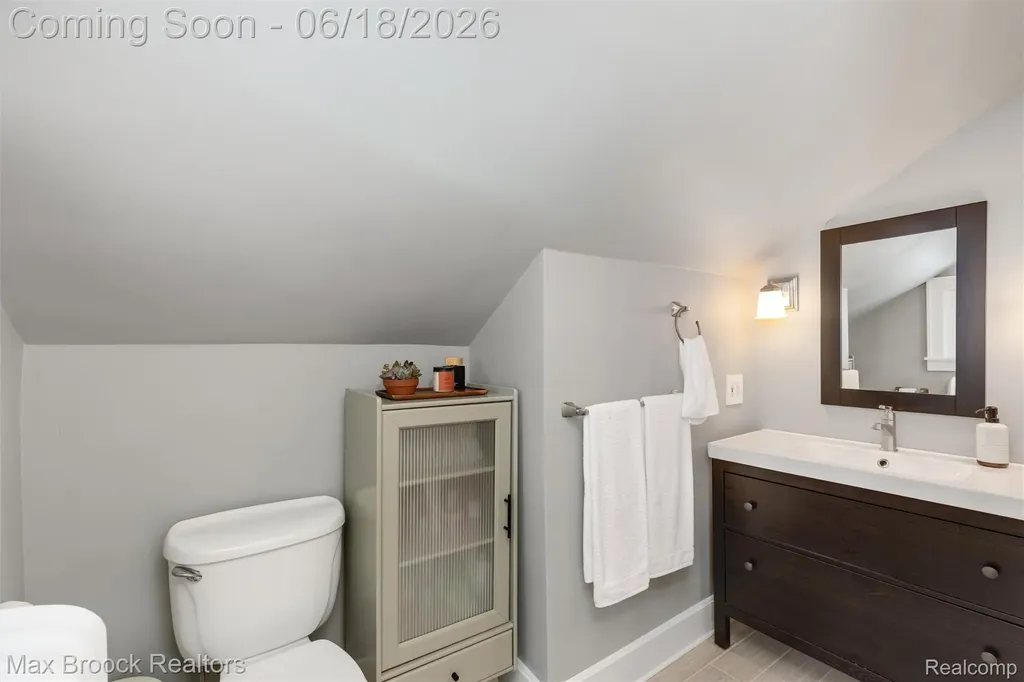44 Kensington Boulevard Pleasant Ridge City MI 48069