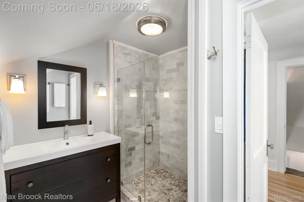 44 Kensington Boulevard Pleasant Ridge City MI 48069