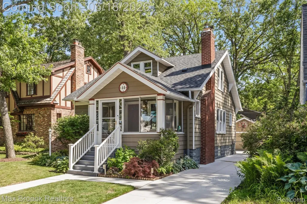 44 Kensington Boulevard Pleasant Ridge City MI 48069