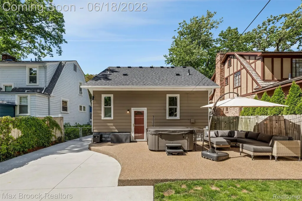44 Kensington Boulevard Pleasant Ridge City MI 48069