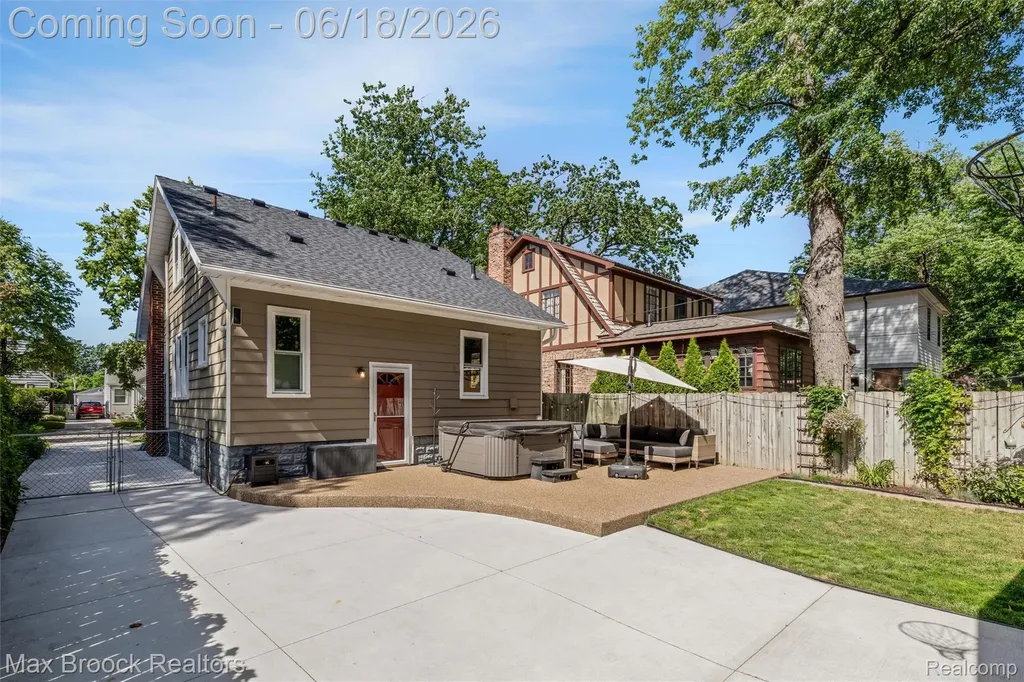 44 Kensington Boulevard Pleasant Ridge City MI 48069