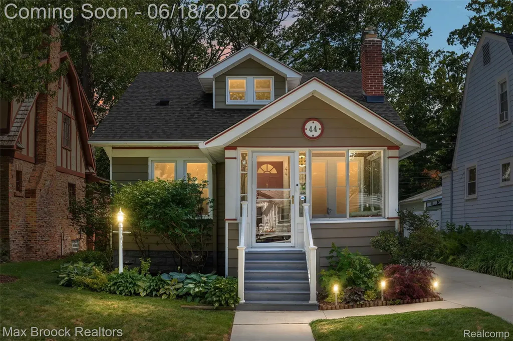 44 Kensington Boulevard Pleasant Ridge City MI 48069