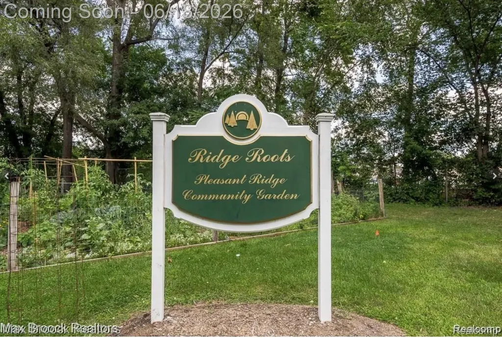 44 Kensington Boulevard Pleasant Ridge City MI 48069