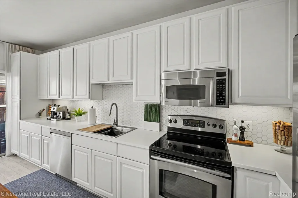 3267 Camden Drive Troy City MI 48084