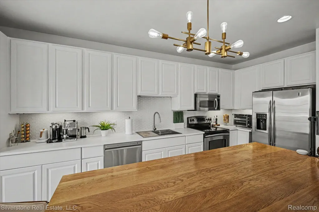 3267 Camden Drive Troy City MI 48084