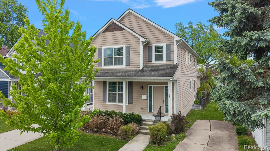 215 La Plaza Court Royal Oak City MI 48073