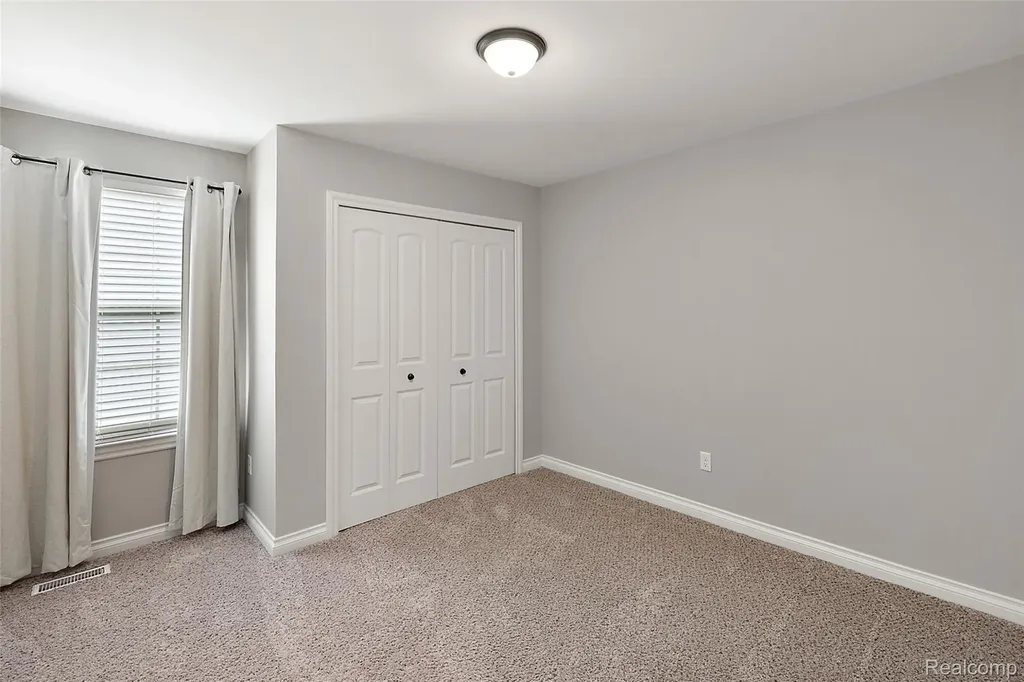 215 La Plaza Court Royal Oak City MI 48073