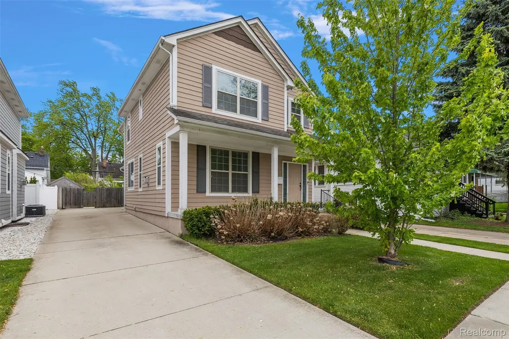 215 La Plaza Court Royal Oak City MI 48073