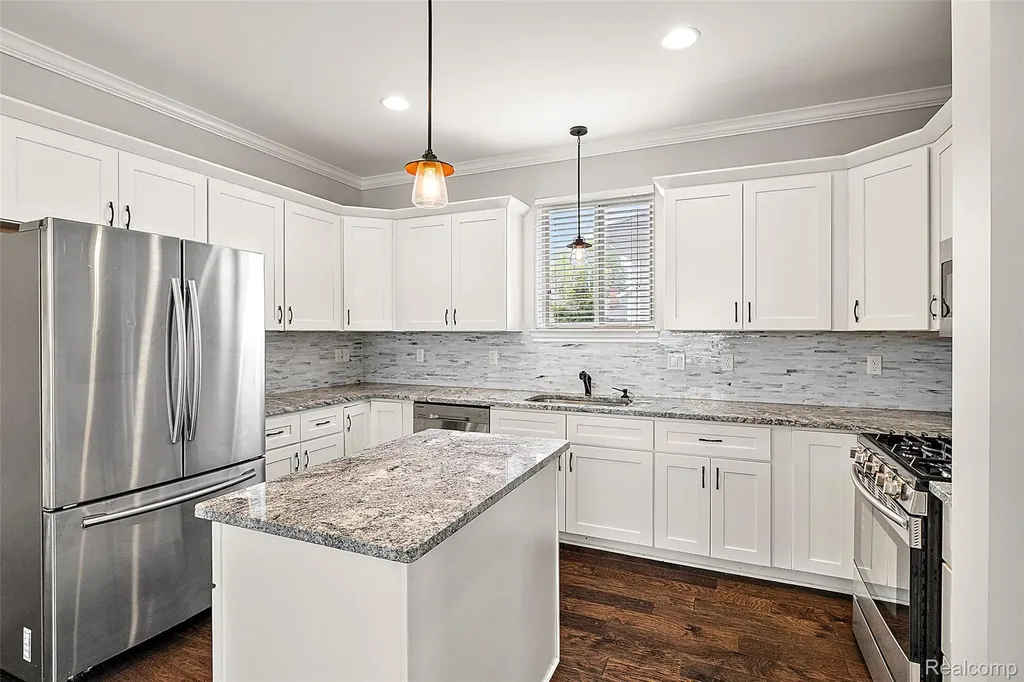 215 La Plaza Court Royal Oak City MI 48073