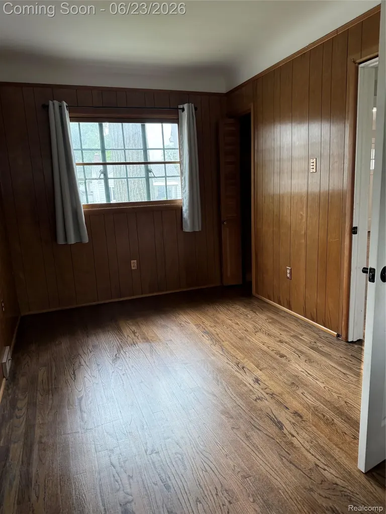 1214 Mclean Avenue Royal Oak City MI 48067