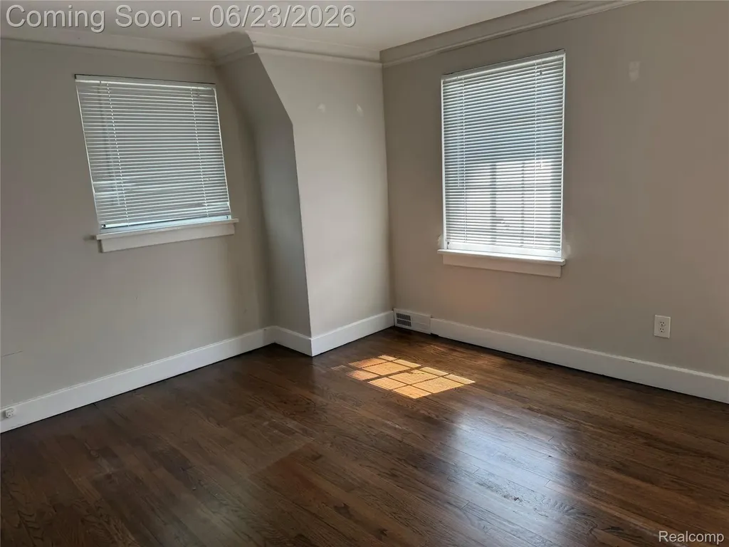 1214 Mclean Avenue Royal Oak City MI 48067