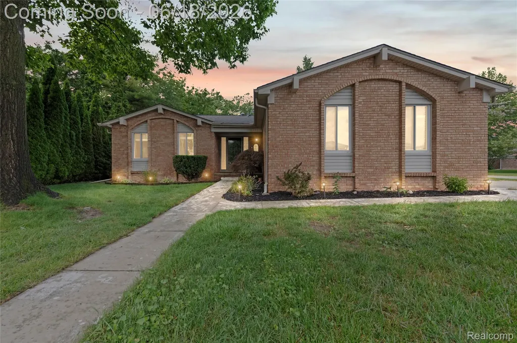 2511 Coral Drive Troy City MI 48085