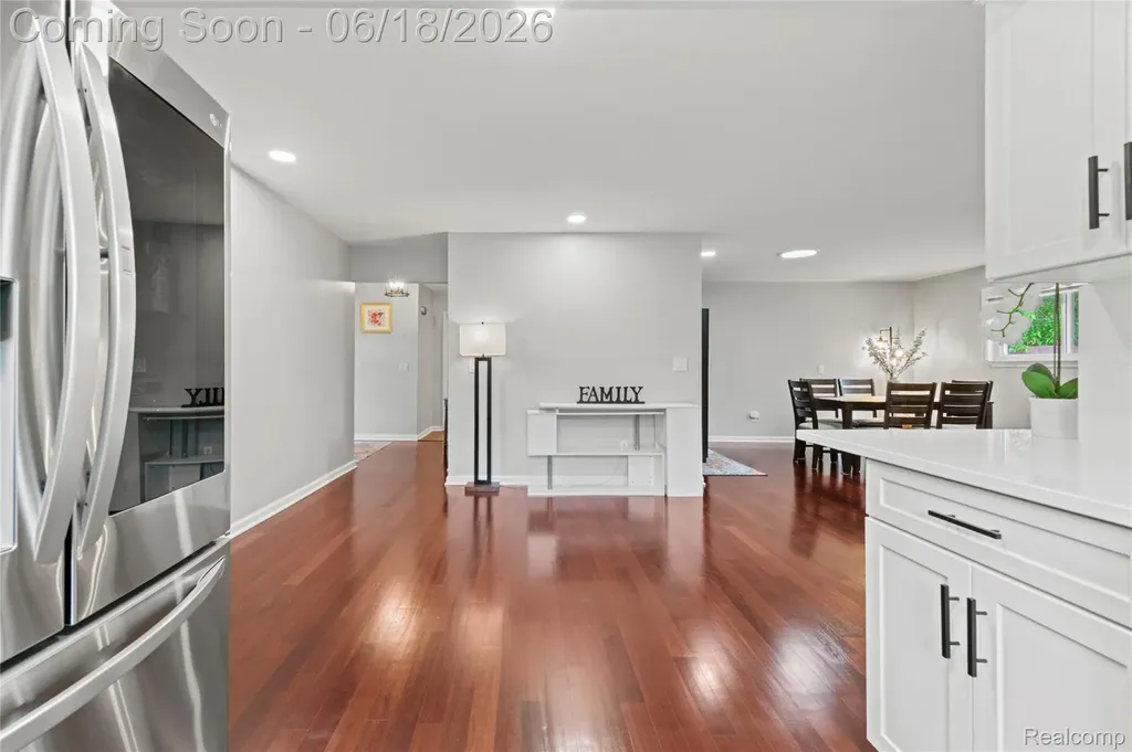2511 Coral Drive Troy City MI 48085