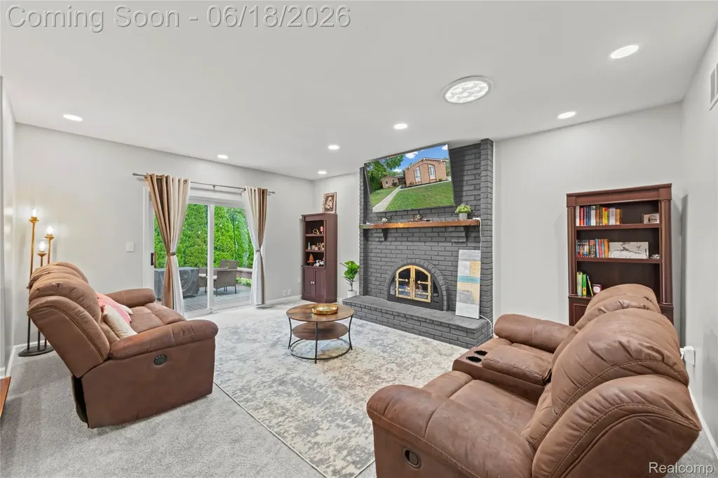 2511 Coral Drive Troy City MI 48085