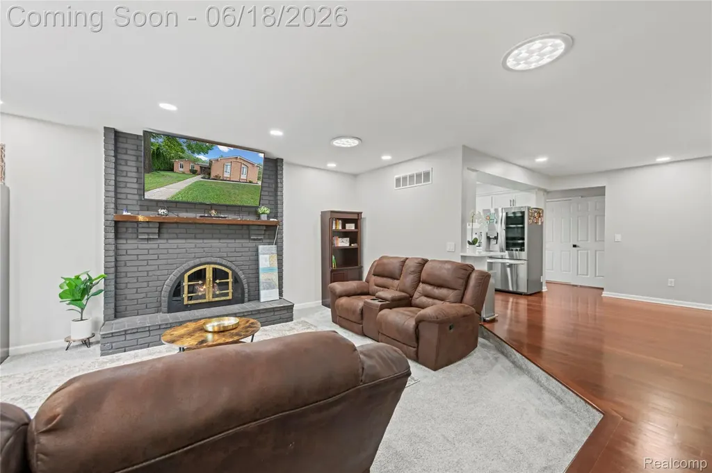 2511 Coral Drive Troy City MI 48085