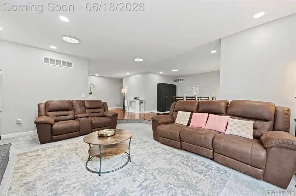 2511 Coral Drive Troy City MI 48085