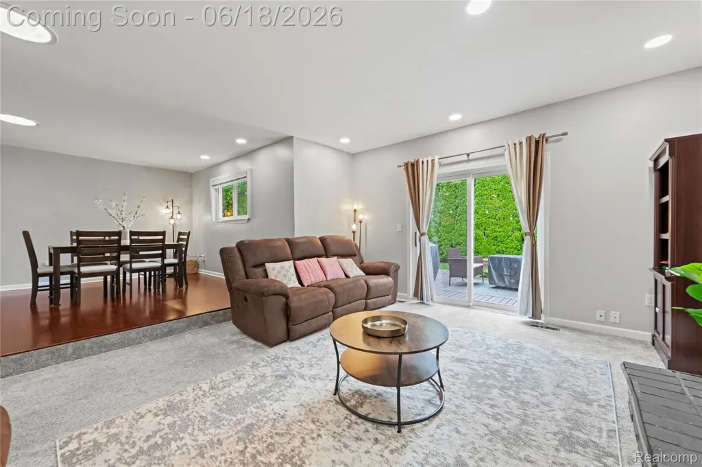 2511 Coral Drive Troy City MI 48085