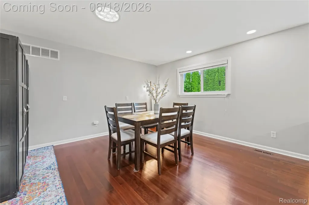 2511 Coral Drive Troy City MI 48085