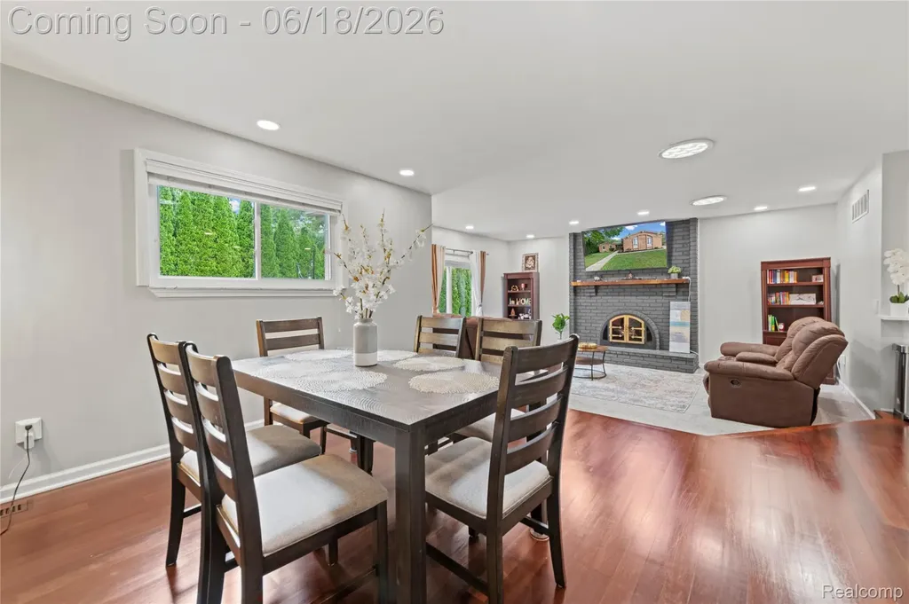 2511 Coral Drive Troy City MI 48085