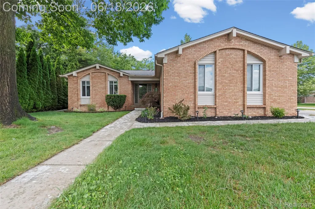 2511 Coral Drive Troy City MI 48085