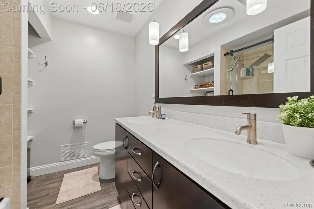 2511 Coral Drive Troy City MI 48085