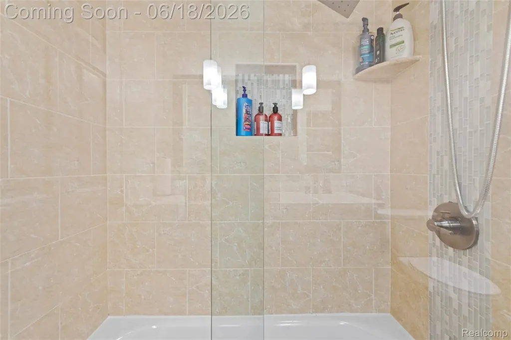 2511 Coral Drive Troy City MI 48085