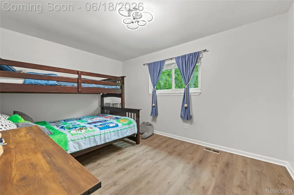 2511 Coral Drive Troy City MI 48085