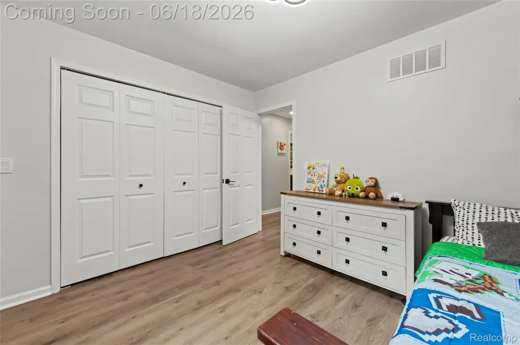 2511 Coral Drive Troy City MI 48085