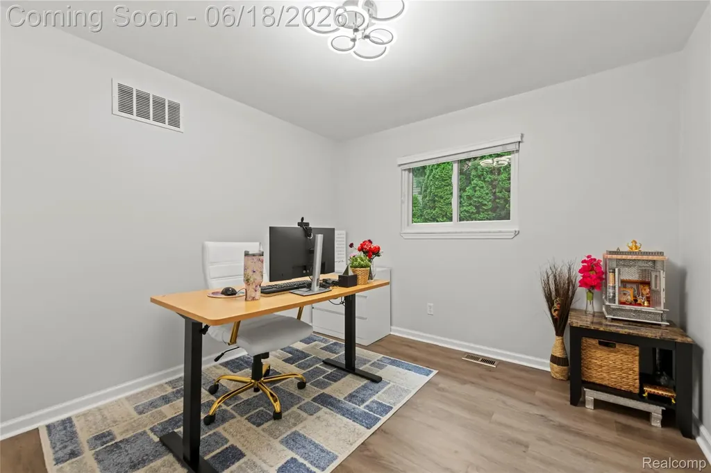 2511 Coral Drive Troy City MI 48085