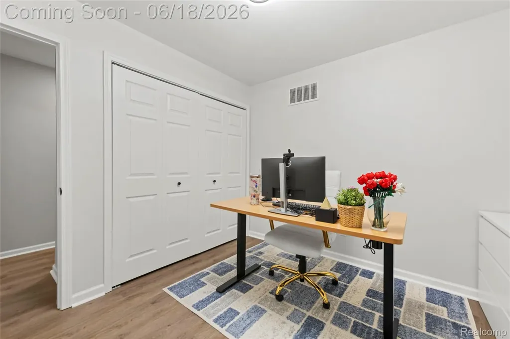 2511 Coral Drive Troy City MI 48085