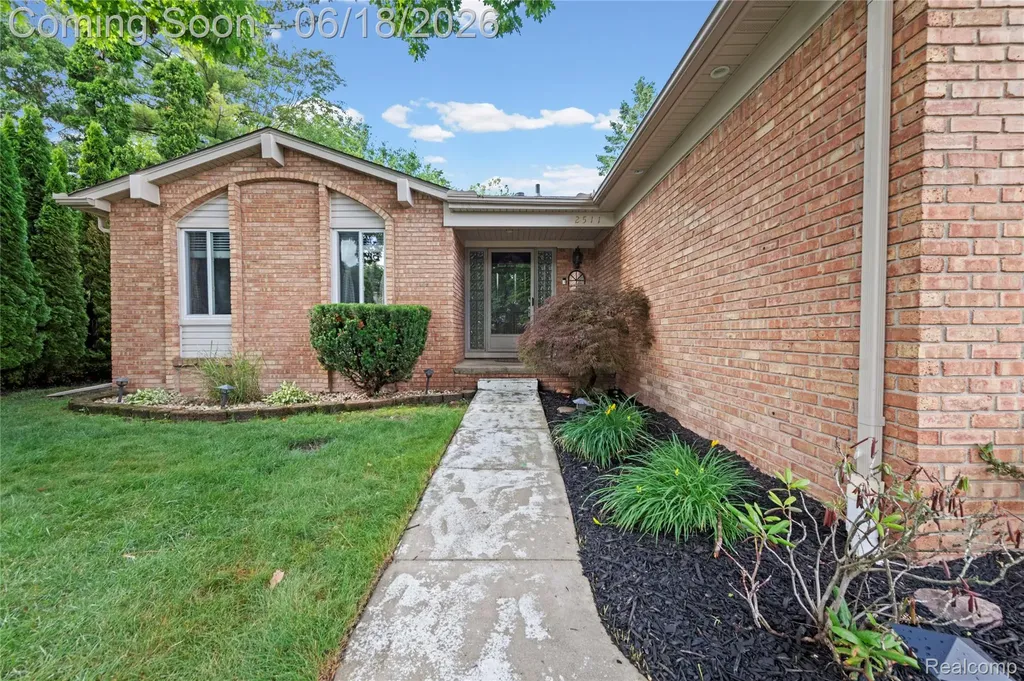 2511 Coral Drive Troy City MI 48085