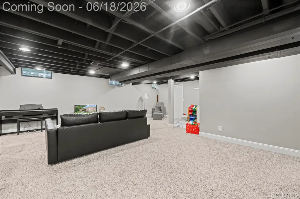 2511 Coral Drive Troy City MI 48085