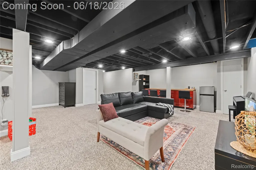 2511 Coral Drive Troy City MI 48085
