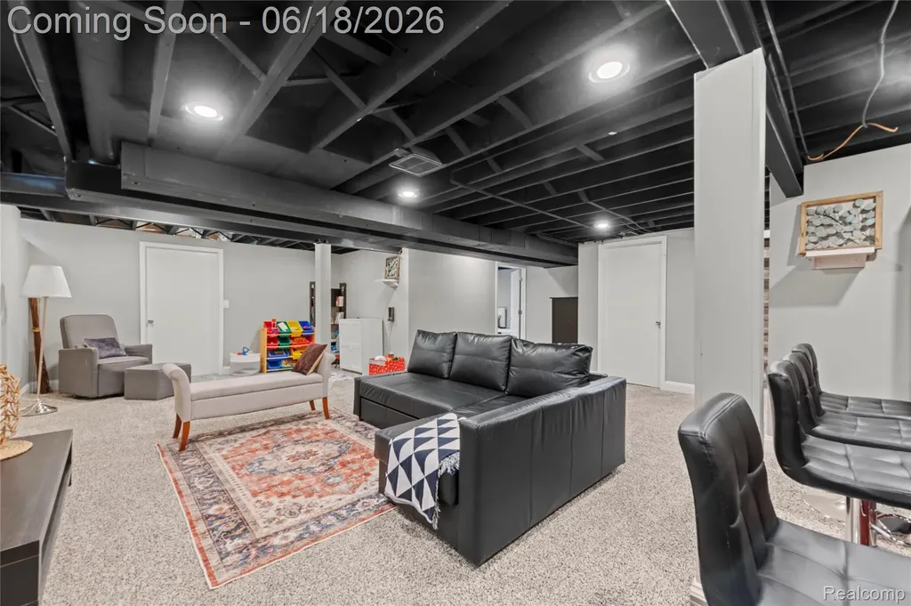 2511 Coral Drive Troy City MI 48085