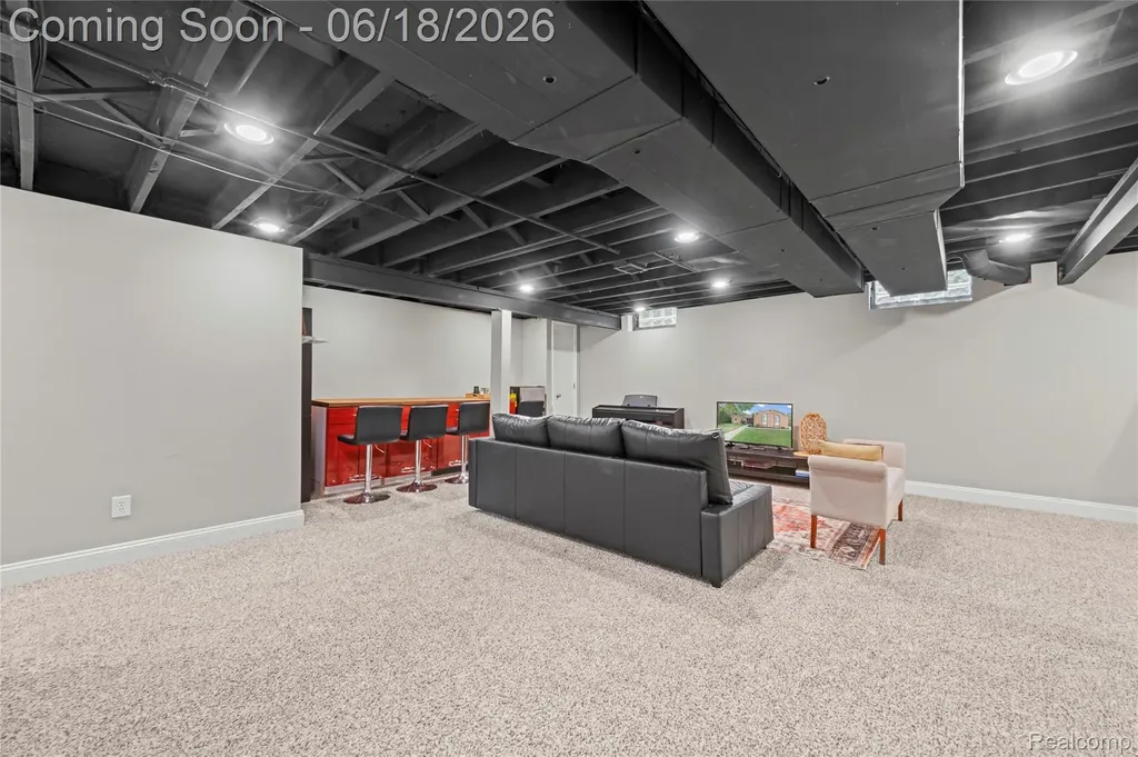 2511 Coral Drive Troy City MI 48085