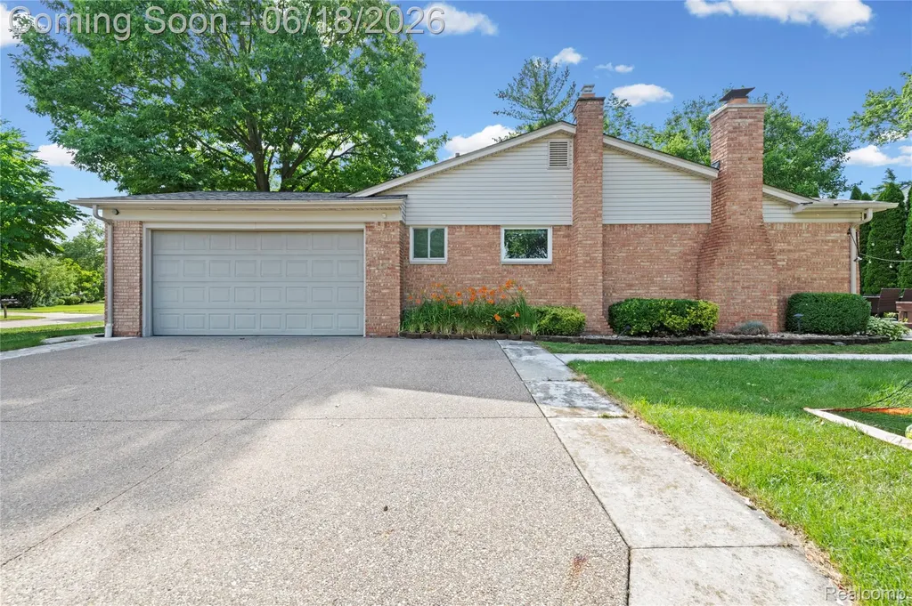 2511 Coral Drive Troy City MI 48085