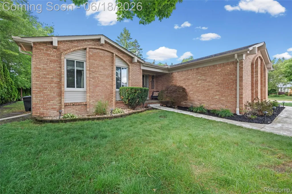 2511 Coral Drive Troy City MI 48085